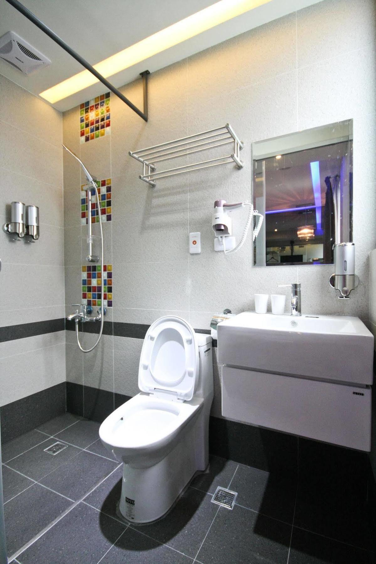 Check Inn Express Taichung Fuxing Hall 2 Экстерьер фото